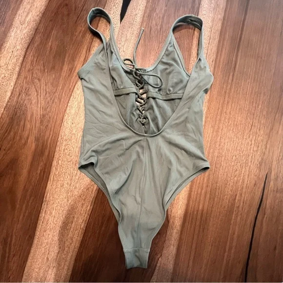 🧨Xhileration - Olive Ribbed Front Lace Up Bodysuit -M - Picture 2 of 2